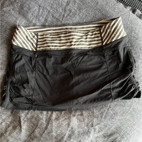 Lululemon Skort Size 8 - Picture 2 of 7